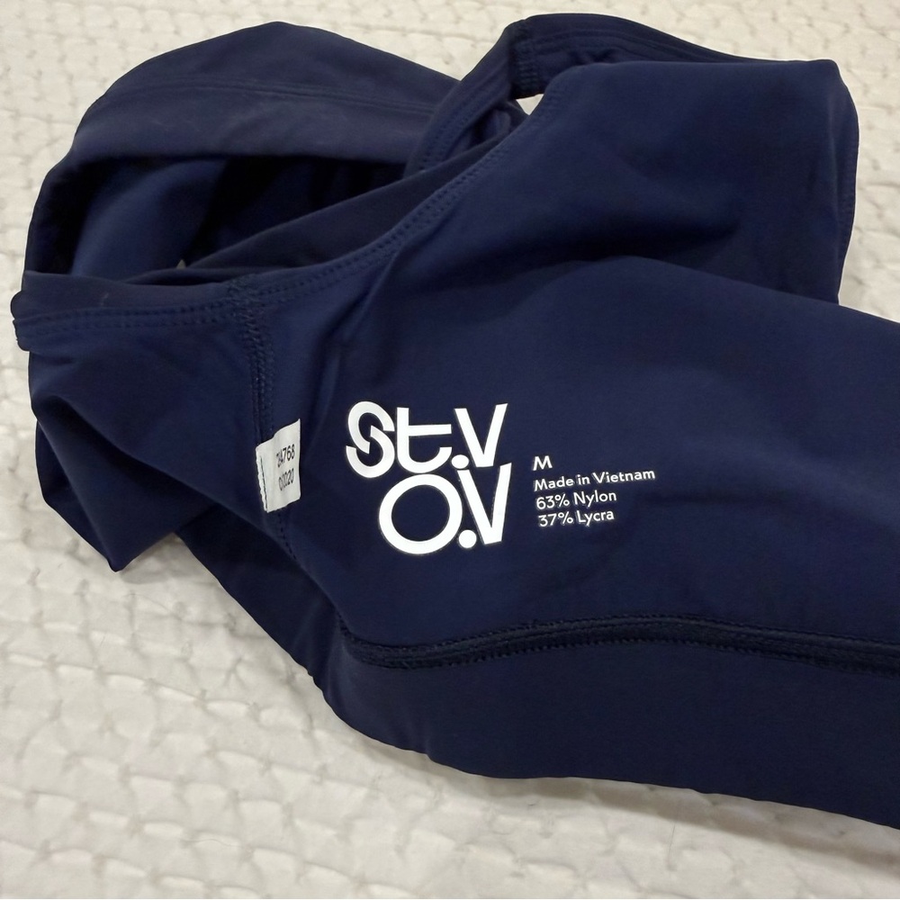Outdoor Voices x St Vincent STV.OV Reversible Bralette in Navy Blazer - Picture 3 of 5